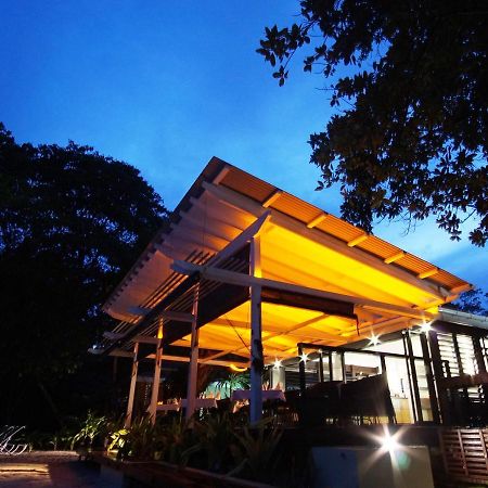 Barrier Beach Resort (Adults Only) Luganville Exterior foto