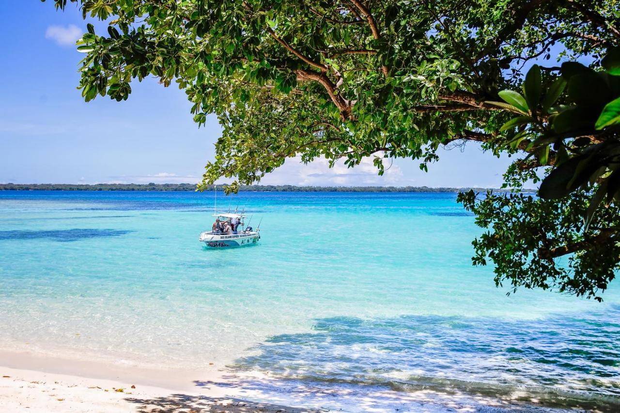 Barrier Beach Resort (Adults Only) Luganville Exterior foto