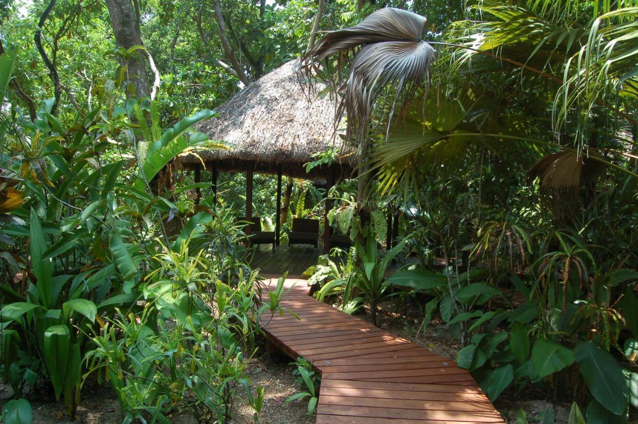 Barrier Beach Resort (Adults Only) Luganville Exterior foto