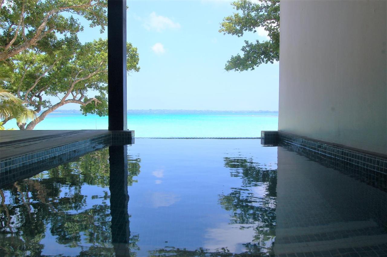 Barrier Beach Resort (Adults Only) Luganville Exterior foto