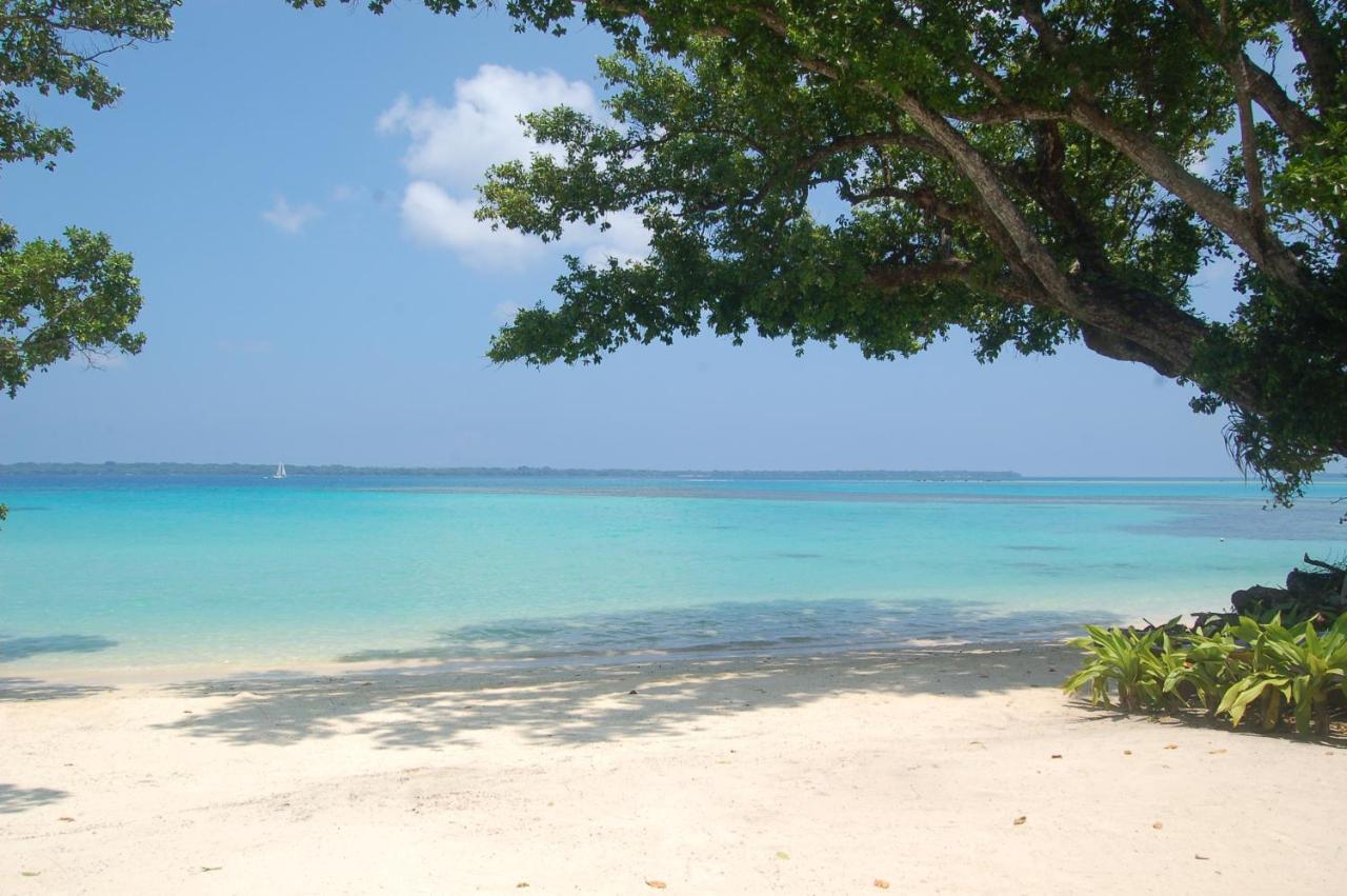 Barrier Beach Resort (Adults Only) Luganville Exterior foto