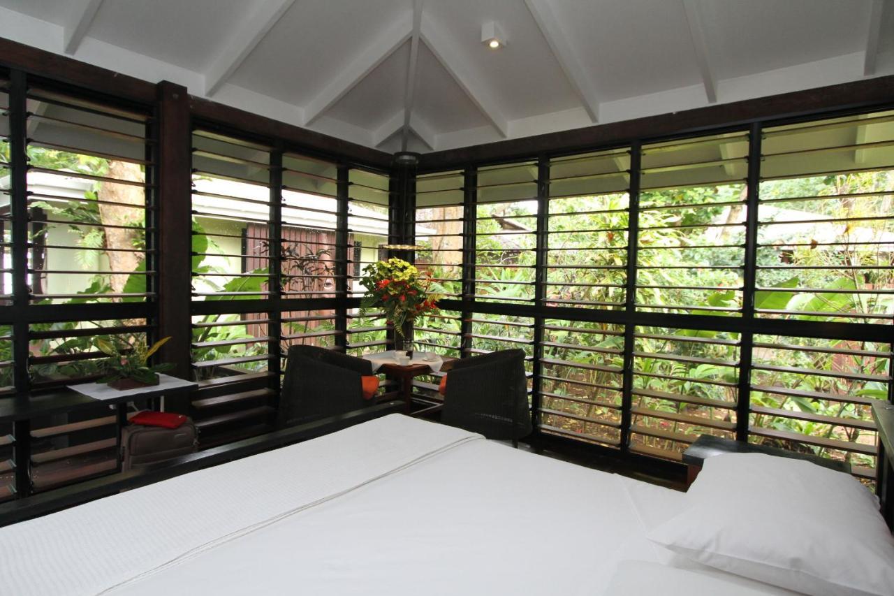 Barrier Beach Resort (Adults Only) Luganville Exterior foto