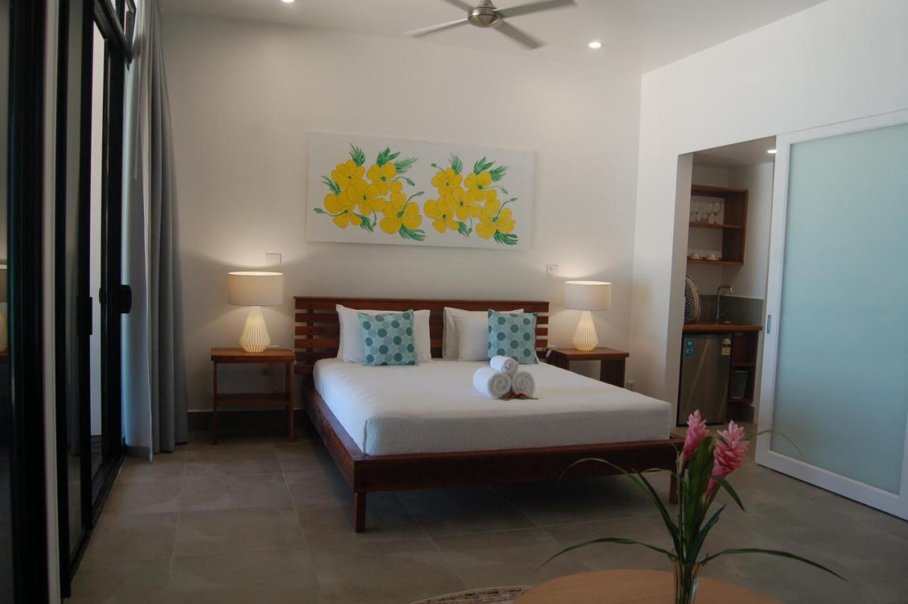 Barrier Beach Resort (Adults Only) Luganville Exterior foto