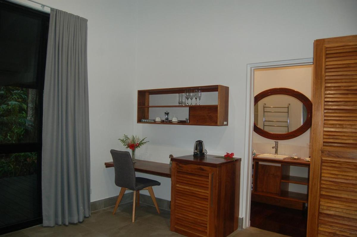 Barrier Beach Resort (Adults Only) Luganville Exterior foto
