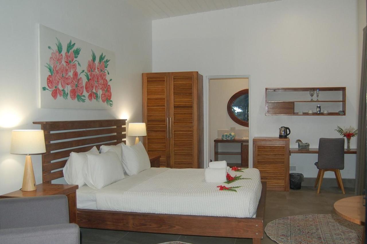 Barrier Beach Resort (Adults Only) Luganville Exterior foto